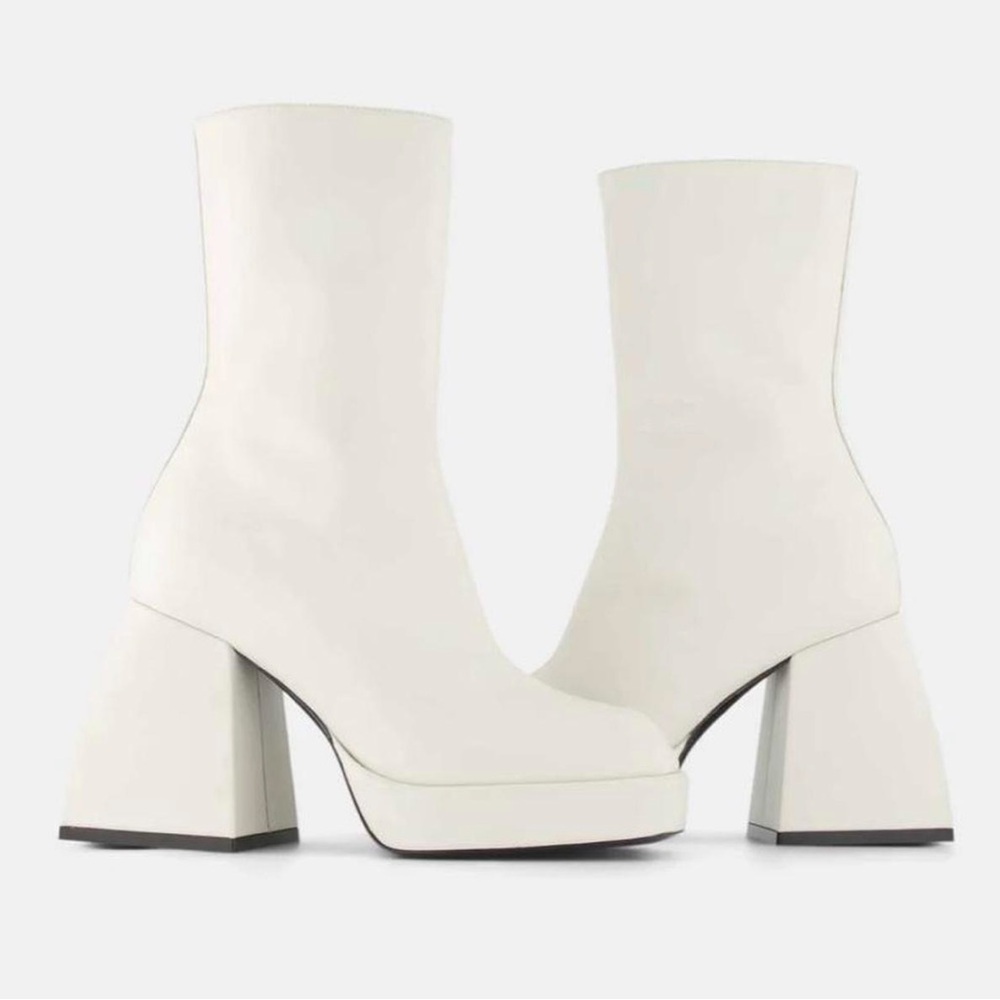 Nodaleto Square Toe Platform Boots - Cream White